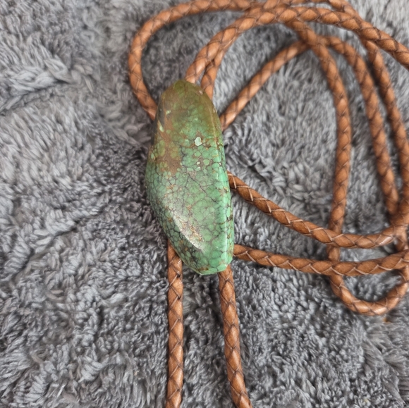 Western brown faux leather bolo tie with  Green Turquoise stone Rodeo Festival - Picture 3 of 7